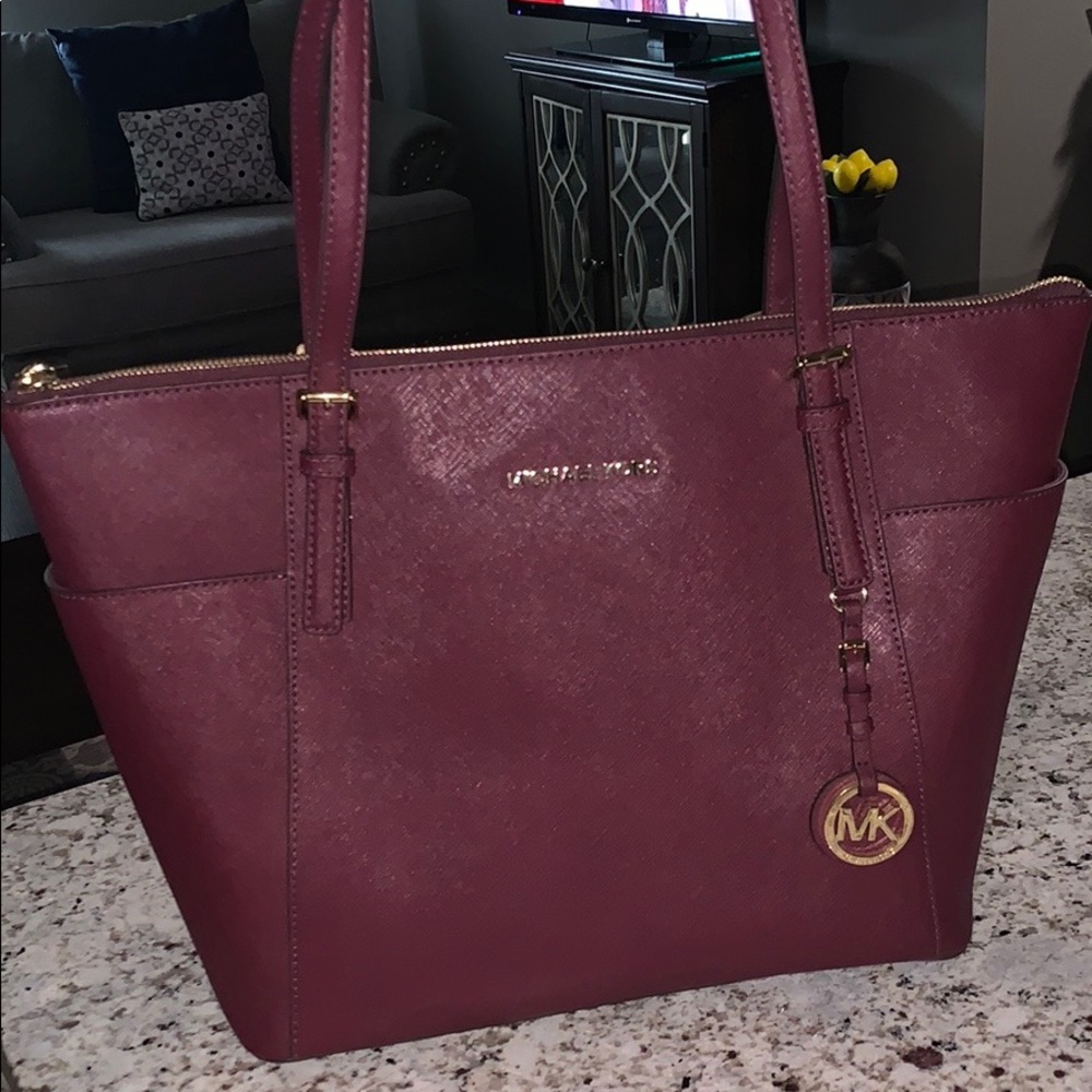 Like new Michael Kors tote! Make an offer!!!!